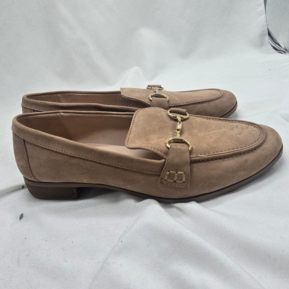 Tahari Bit Loafer Shoes Women 8 Tan Beige Faux Suede Classic Preppy Officecore - Picture 2 of 9